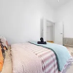 Modern Spacious 2 Bedroom Flat In Central London