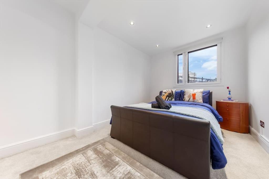 Modern Spacious 2 Bedroom Flat In