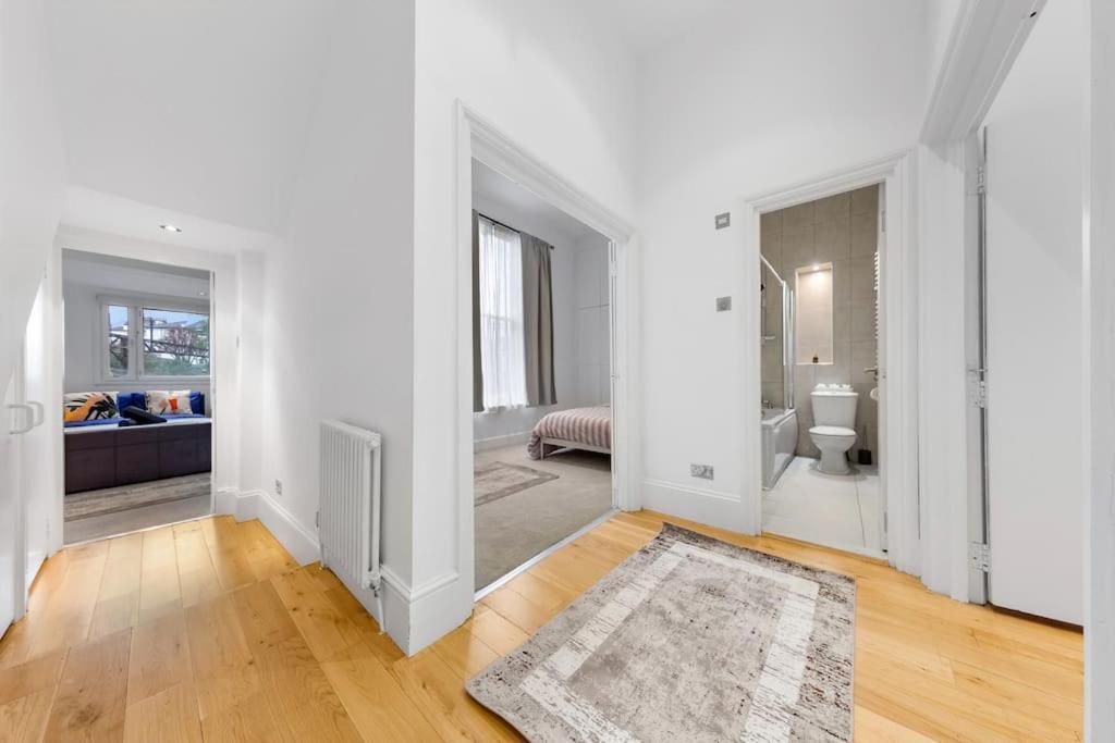 Modern Spacious 2 Bedroom Flat In