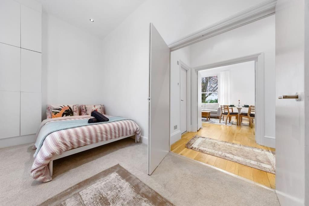 Modern Spacious 2 Bedroom Flat In Appartamento Londra