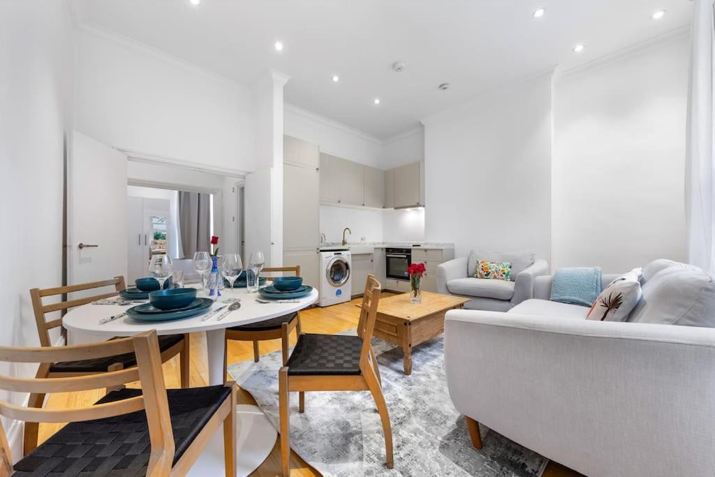 Modern Spacious 2 Bedroom Flat In Appartamento