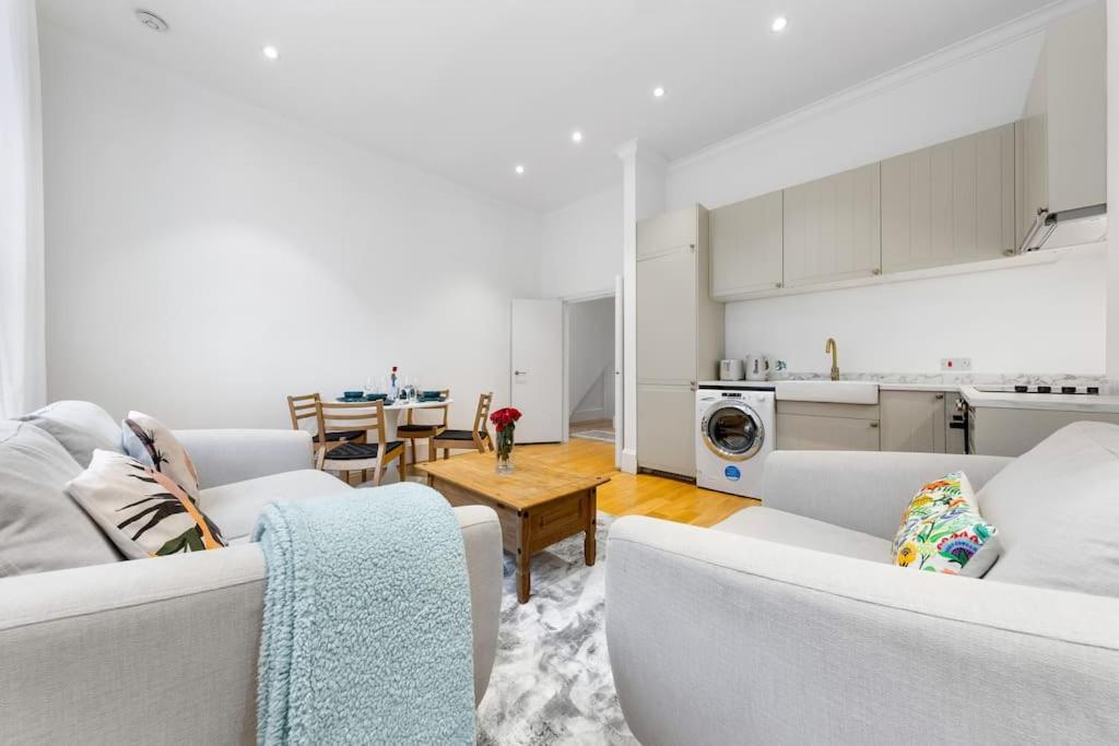 Modern Spacious 2 Bedroom Flat In Appartamento *