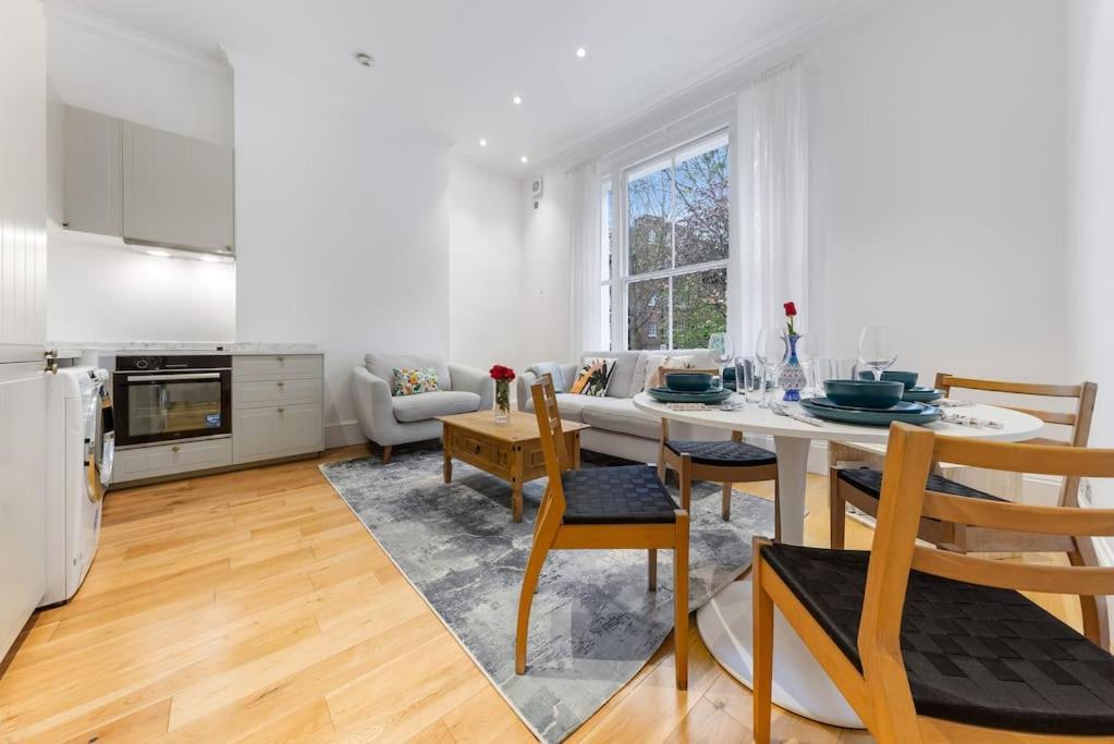 Modern Spacious 2 Bedroom Flat In * Londra
